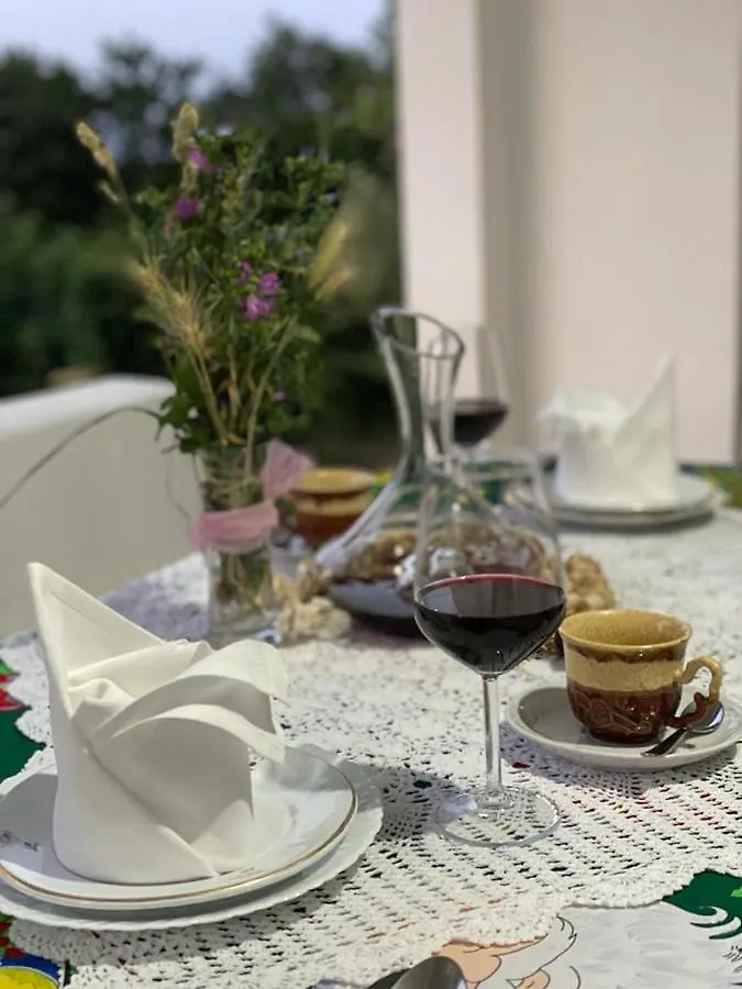 Villa Meta - Welcoming You With Byrek & Traditional Meals Gusmar Отель типа 
